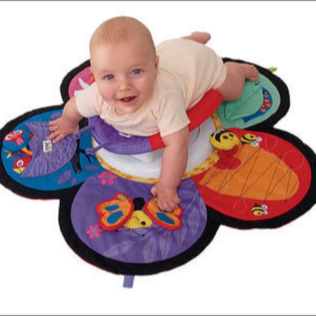 spin and explore tummy time mat