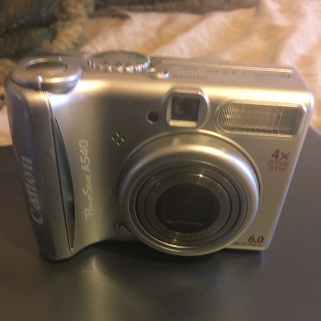 Canon Camera (Category: Photography) located in Mississauga. Submitted by naz786 (Listing ID 72094613, Image 3). Description: .