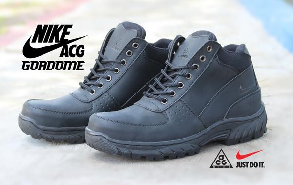 blue nike goadome boots