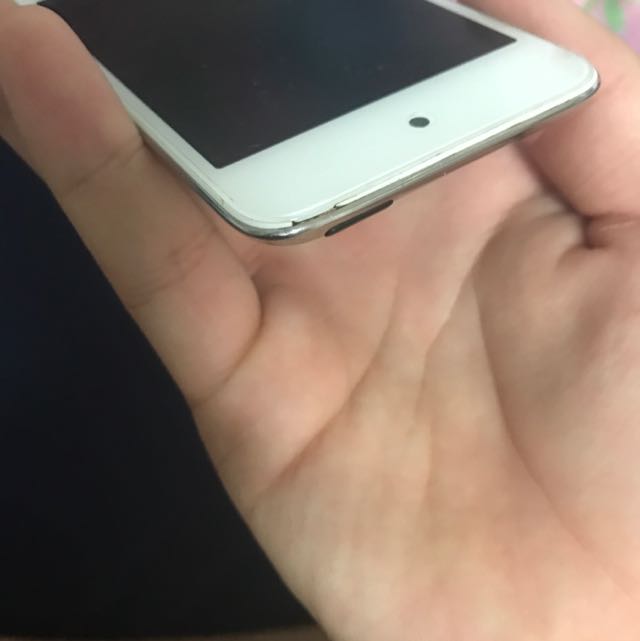 iPod Touch 4 （分類：平板電腦 - iPad）位於 Hong Kong。 由 tommyooo 提交（商品編號 72324910，圖片 3）。簡介： 。