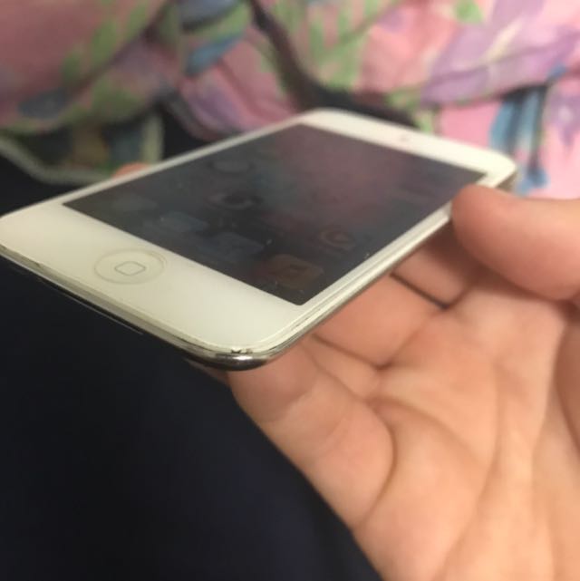 iPod Touch 4 （分類：平板電腦 - iPad）位於 Hong Kong。 由 tommyooo 提交（商品編號 72324910，圖片 2）。簡介： 。