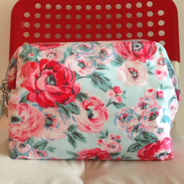 BNWT Cath Kidston Worth Bunch Frame Wash Bag Pale Bl