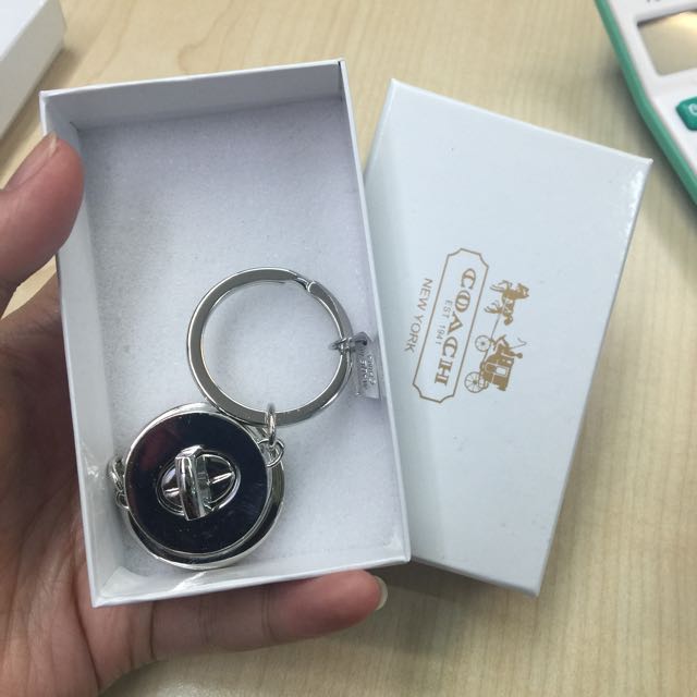 COACH Turnlock Valet Key Fob Women s Fashion Watches Accessories Other Accessories on Carousell