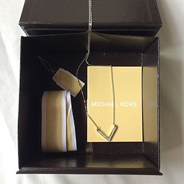 michael kors v necklace