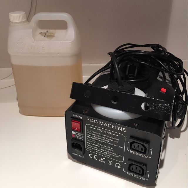 F900 fog machine & juice, TV & Home Appliances, Washing Machines and
