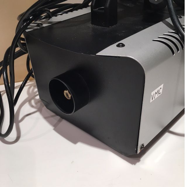 F900 fog machine & juice, TV & Home Appliances, Washing Machines and