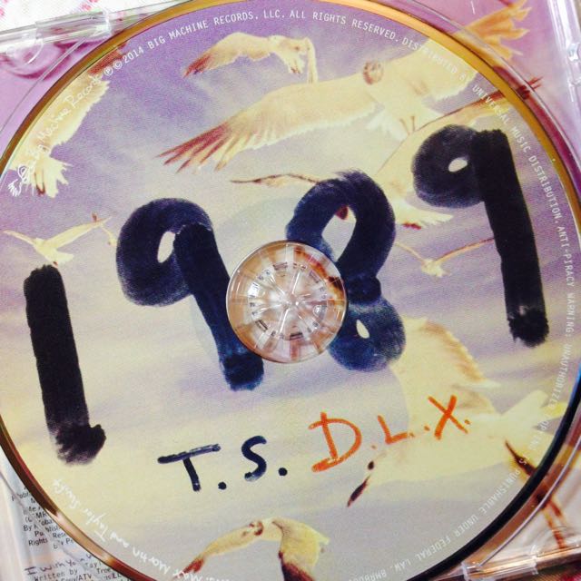 Taylor Swift 1989 Deluxe (Category: Music Accessories & Others) located in Toronto. Submitted by y2k2y (Listing ID 72485612, Image 3). Description: .