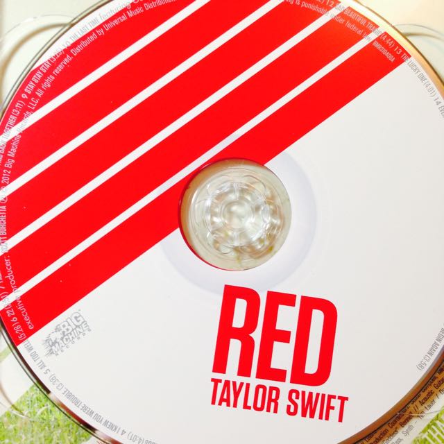 Taylor Swift Red Deluxe (Category: Music Accessories & Others) located in Toronto. Submitted by y2k2y (Listing ID 72485716, Image 2). Description: .