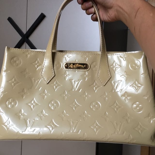 Louis Vuitton Monogram Canvas Wilshire GM, Luxury, Bags & Wallets on  Carousell