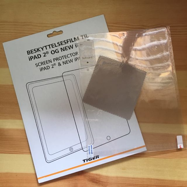 iPad2 Screen Protector (Category: Other Mobile & Gadget Accessories) located in Singapore. Submitted by happyflavour (Listing ID 72653295, Image 2). Description: .