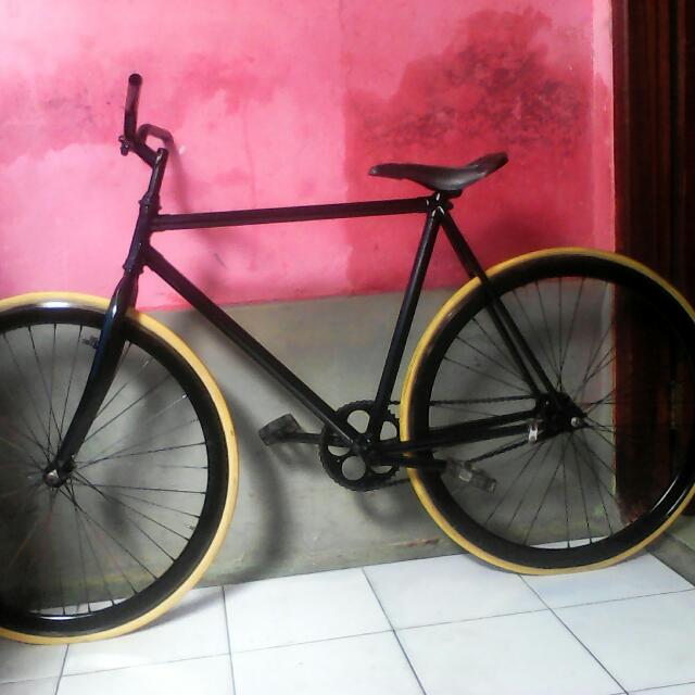 Sepeda Fixie Hitam Kuning Sports Bicycles On Carousell