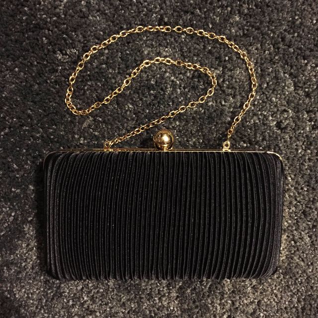 accessorize black clutch