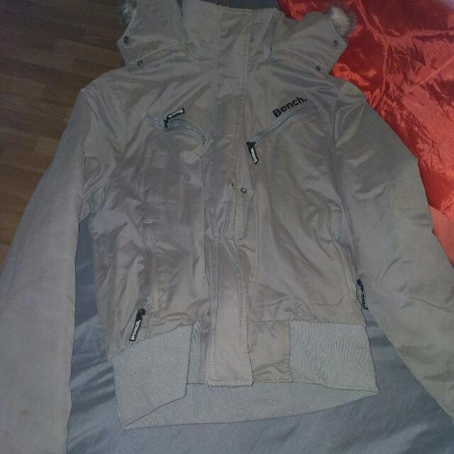 Bench Grey Coat. Large (Category: Clothes) located in Toronto. Submitted by gabs_j (Listing ID 72754831, Image 1). Description: .