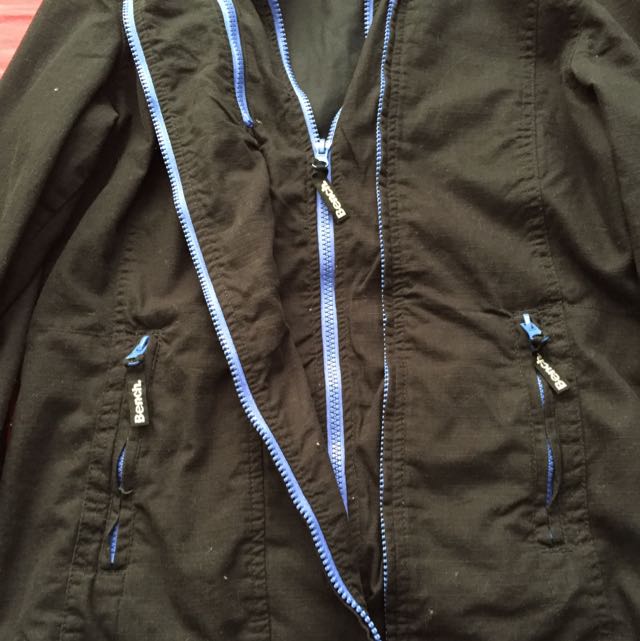 Bench Jacket (Category: Clothes) located in Toronto. Submitted by _l3ren (Listing ID 72884096, Image 2). Description: .