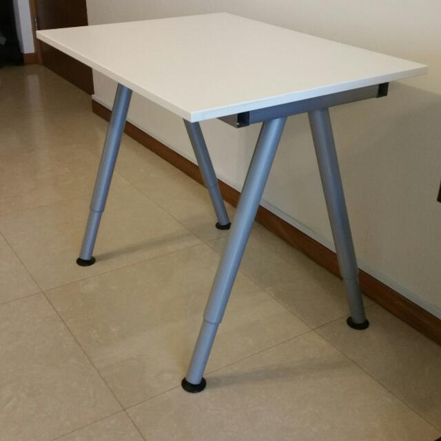 twijfel modder details Ikea Desk(80x60), Furniture & Home Living, Furniture, Tables & Sets on  Carousell