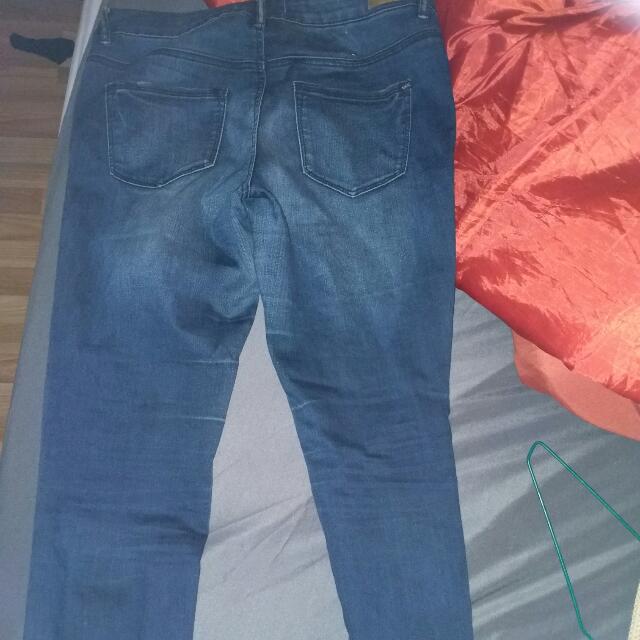 Size 9 Garage Jeans (Category: Clothes) located in Toronto. Submitted by gabs_j (Listing ID 72754905, Image 2). Description: .