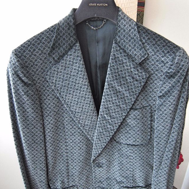 Louis Vuitton LV Super Rare AUTHENTIC Full Monogram Velvet Uomo Suit Jacket  homme, Luxury, Apparel on Carousell