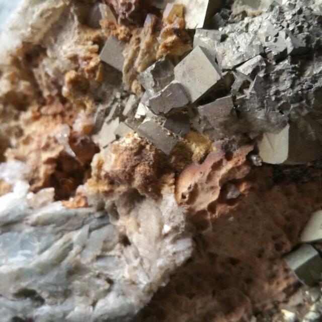 Stone......? (Category: Precious Stones) located in Singapore. Submitted by sweet_kong (Listing ID 72967554, Image 2). Description: .