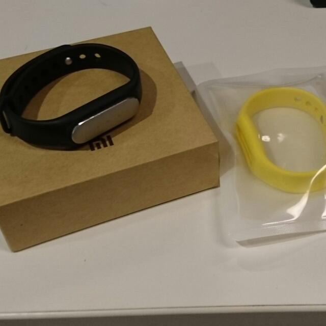 XIAOMI MI Band, Mobile Phones & Gadgets, Wearables & Smart Watches on Carousell