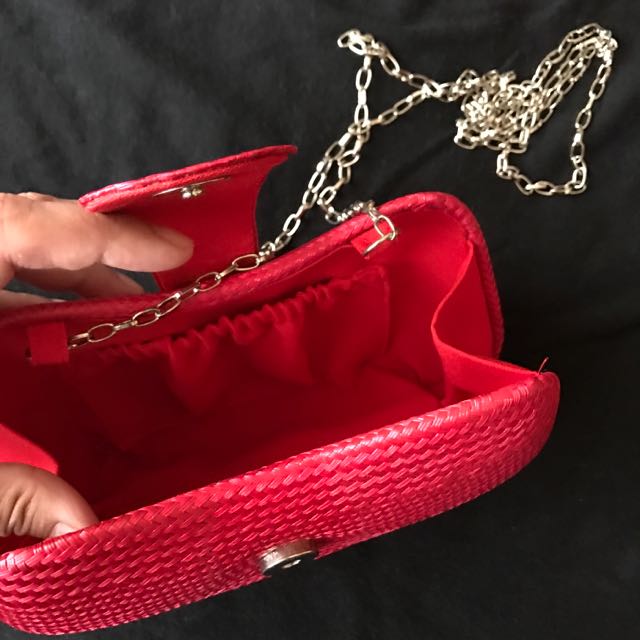Red straw hotsell clutch bag