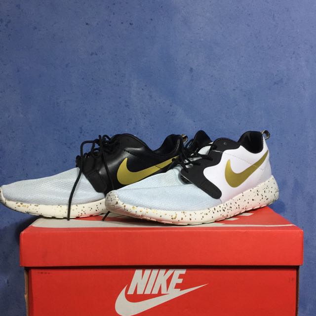 roshe run gold trophy