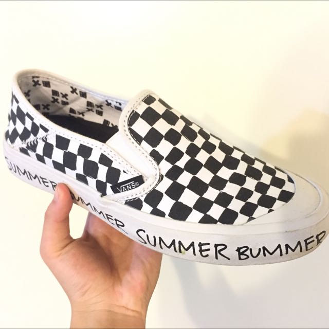 Summer Bummer Slip On Black, 運動休閒, 運動鞋在旋轉拍賣