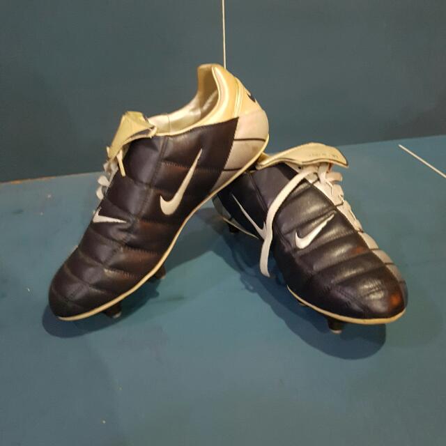 nike total 90 classic
