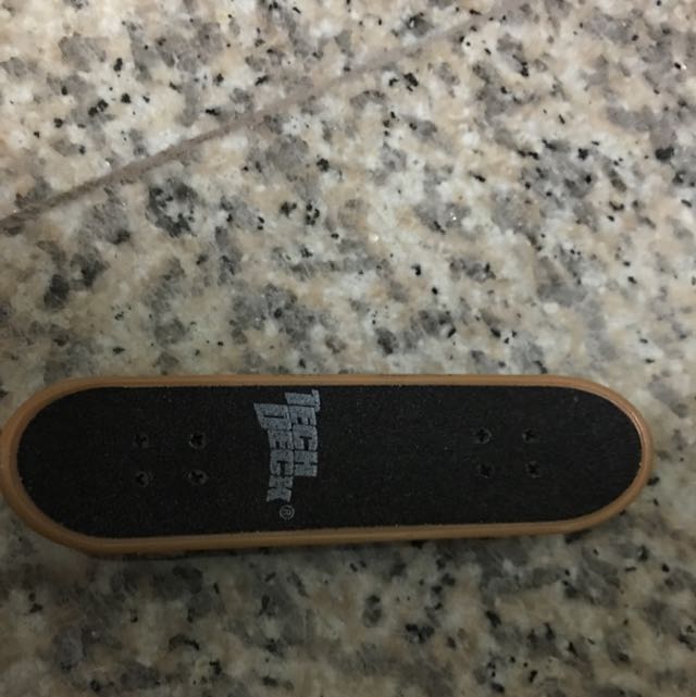 Tech Deck (Category: Interactive Toys) located in Singapore. Submitted by xavlimjs (Listing ID 73377316, Image 2). Description: .