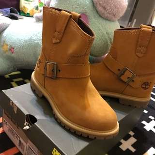 Timberland 工程黃靴