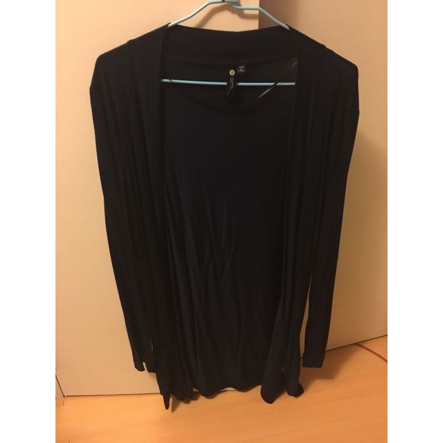 Dark navy cardigan (Category: Women's Fashion) located in Auckland. Submitted by yru23 (Listing ID 73457936, Image 1). Description: .