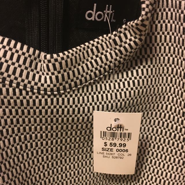 Dress (Category: Women's Fashion) located in Auckland. Submitted by yru23 (Listing ID 73457689, Image 2). Description: .