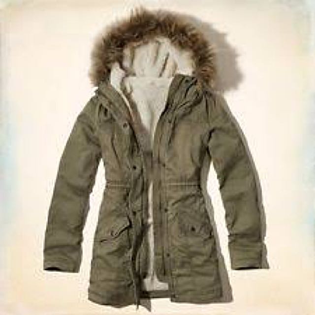 Hollister Military Green Parka Women s Fashion Coats Jackets and Outerwear on Carousell