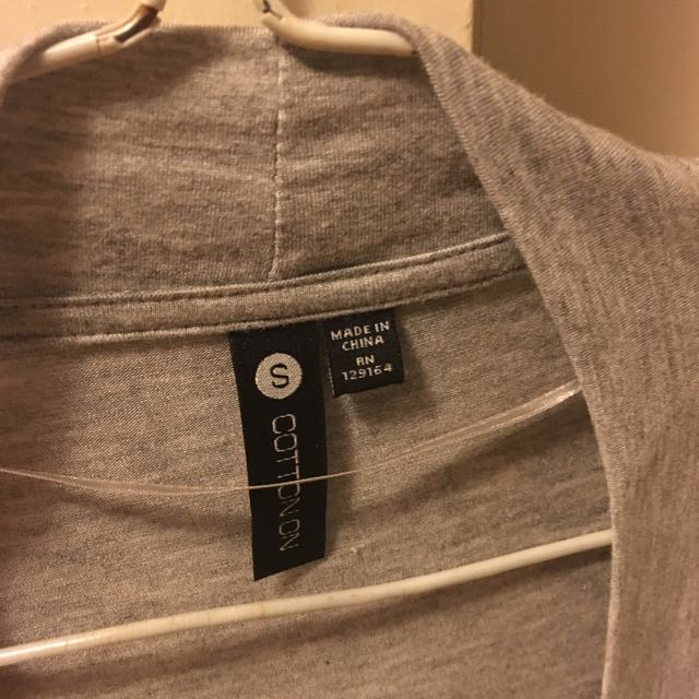Long cardigan (Category: Women's Fashion) located in Auckland. Submitted by yru23 (Listing ID 73457827, Image 2). Description: .
