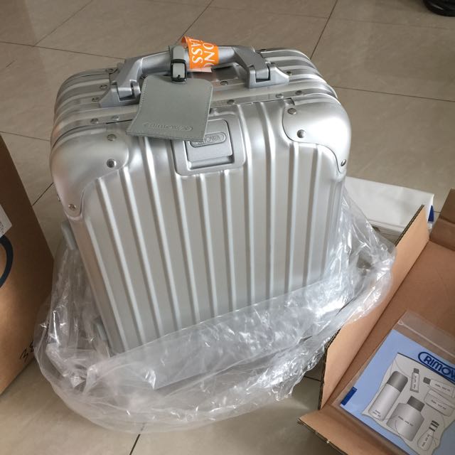 Rimowa best sale topas mini