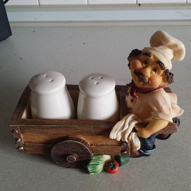 salt and pepper shakers for cooking