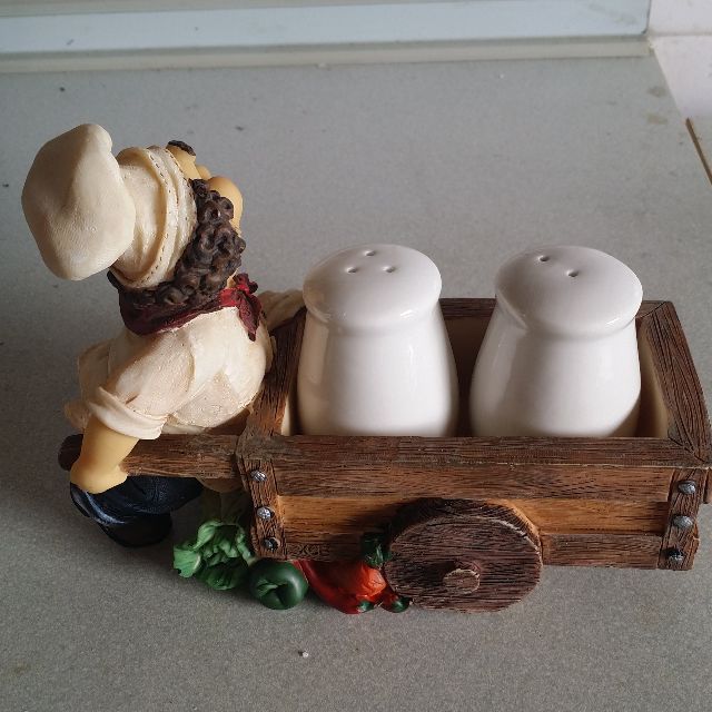 salt and pepper shakers for cooking