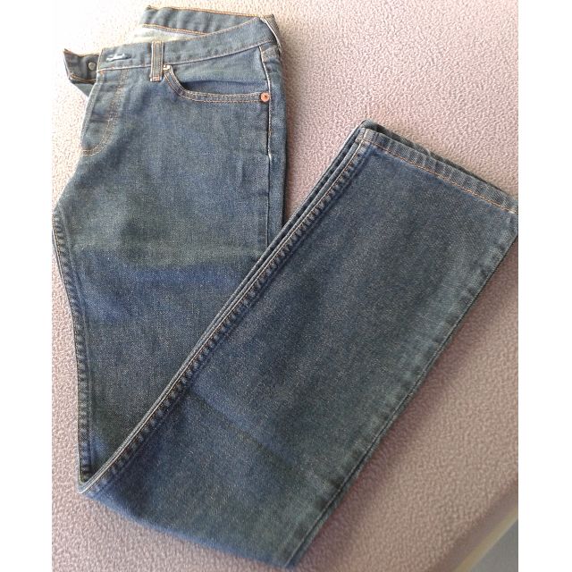 Authentic Levi's 599 (Category: Others Tops) located in Makati City. Submitted by dotdotdotzzz (Listing ID 73599154, Image 1). Description: Authentic Levi's 599 - hipster, botton-fly, slim fit, size 27 - used/not brand new.