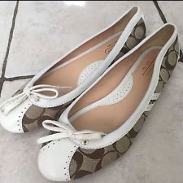 coach signature flats