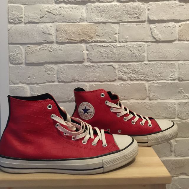 Converse cross outlet