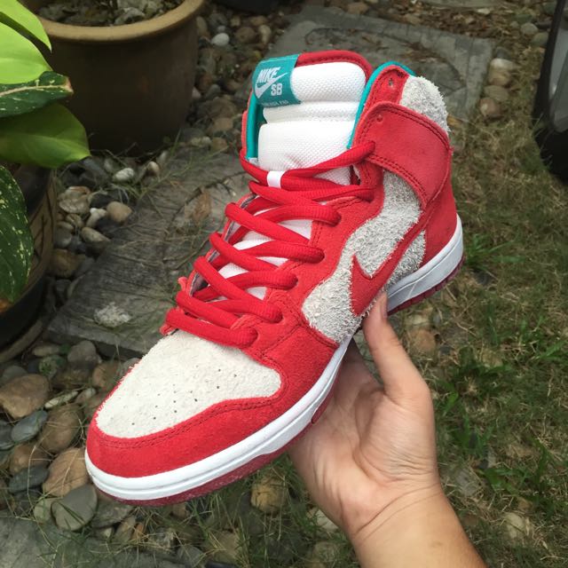 Outfits with dr seuss nike dunks sales