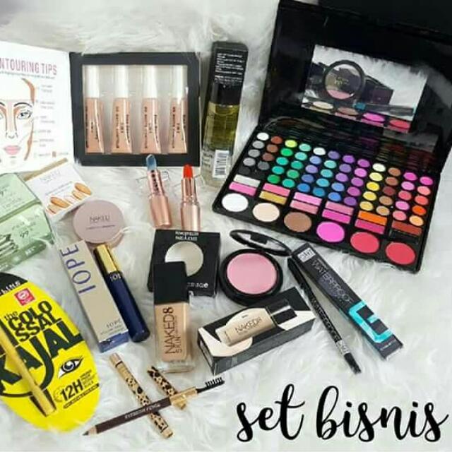 Set Bisnes A (Category: Makeup) located in Selising. Submitted by mia_asyraf (Listing ID 73526331, Image 1). Description: SET BISNES A Retail : RM150 📮 RM12 SM/ RM16 SS.