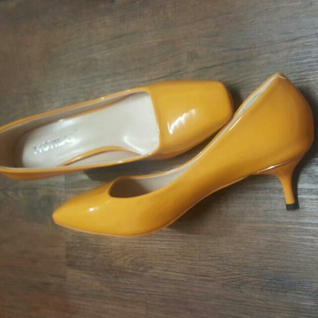 Square Head Mustard Yellow Leather Low 