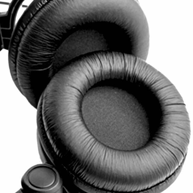 Head Set (Category: Music Accessories) located in Singapore. Submitted by 128sales (Listing ID 73693000, Image 2). Description: .