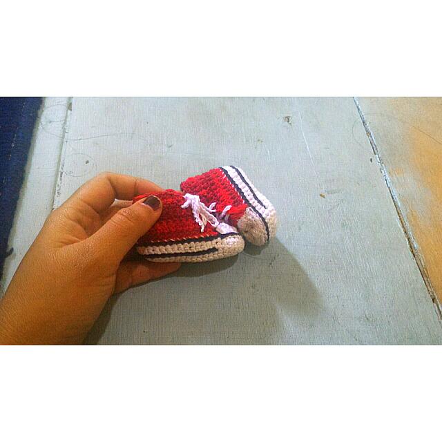 Rajut Sepatu Bayi Rajutan Converse Baby Booties Crochet Desain Kerajinan Tangan Barang Aksesoris Kerajinan Di Carousell
