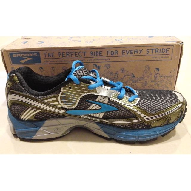 brooks sports running shoes