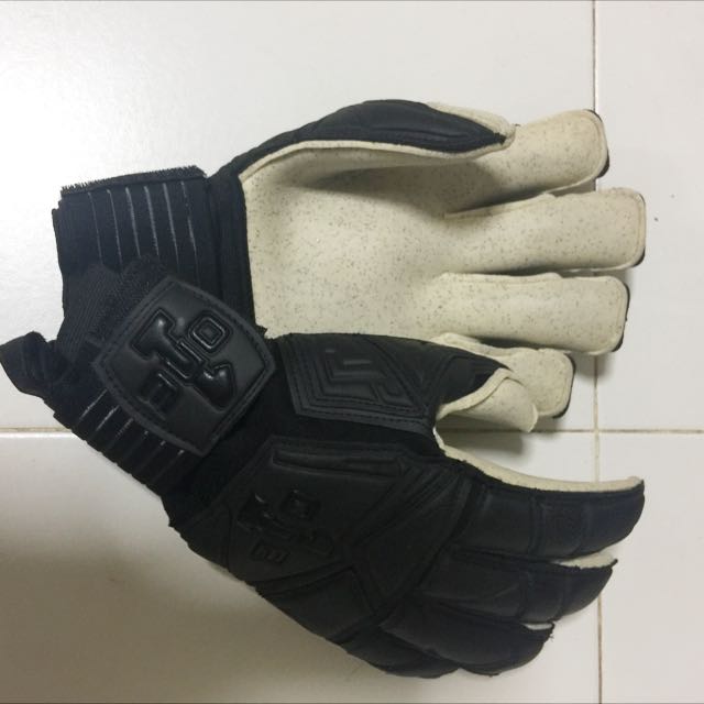 Invictus stealth+ goalkeeper gloves clearance