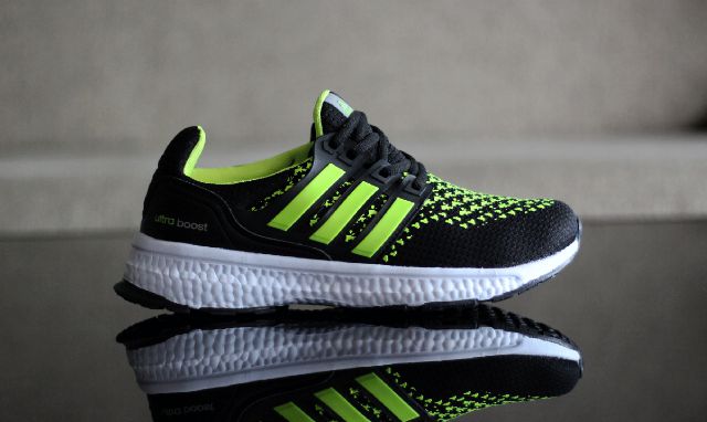 ultra boost hitam