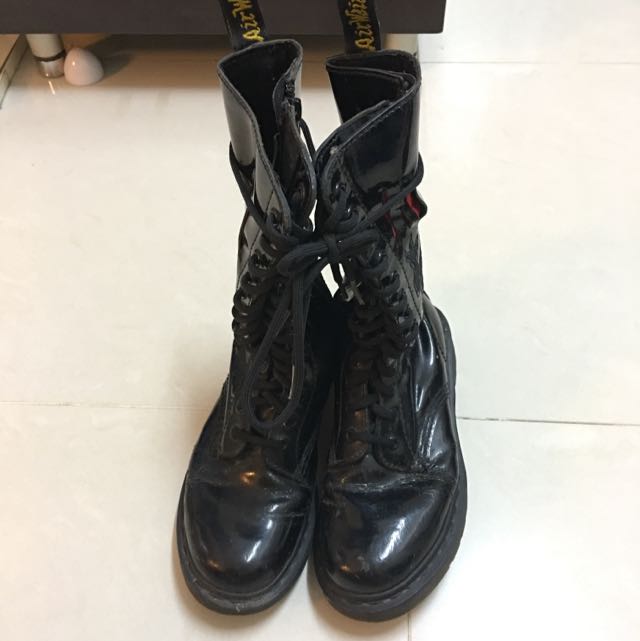 dr martens 18 hole