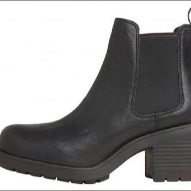 LIPSTIK KEON BOOTS Women s Fashion Shoes on Carousell