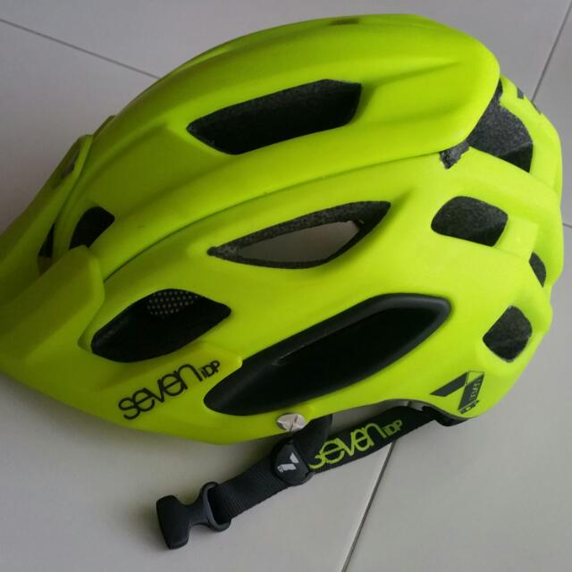 seven mountain bike helmet